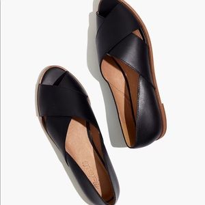 The Blaine Crisscross Flat in Leather